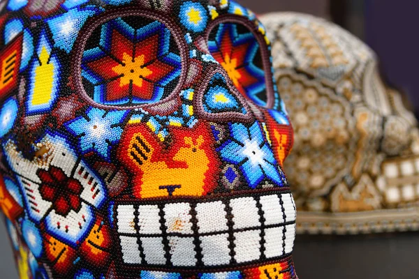 Färgglada Skalle Från Mexikanska Traditionella Huichol Bead Konst Symbol För — Stockfoto