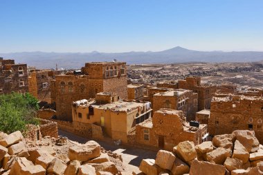 Kırsal manzara ve köy Thula ın Dağları, Yemen ortaçağ mimarisi. Yemen