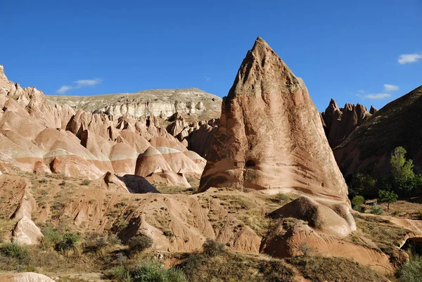 Cappadocia Krajobraz Red Rose Valley Błękitne Niebo Nad Niezwykłe Formy — Zdjęcie stockowe