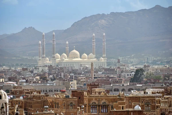 对老萨那和萨利赫清真寺的看法 萨那老城被宣布为联合国教科文组织世界遗产遗址 Destroed 由于内战 — 图库照片