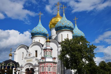  St Sergius Trinity Lavra varsayım katedralde. En önemli Rus Manastırı ve Rus Ortodoks Kilisesi Sergiyev Posad kasaba ruhani merkezi