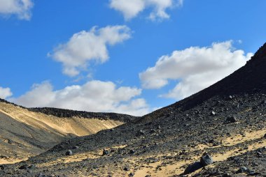 Güzel manzara siyah çöl Sahara, Mısır