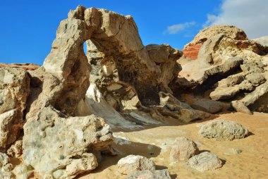 Sahara çöl, Batı Beyaz Çölü, Gabel el Cristal, Cristal dağ. Mısır. Afrika. Doğal taş kemer