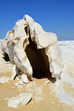 Grotto. Kireç taşı oluşumu Batı Beyaz Çölü, Sahara, Mısır. Afrika