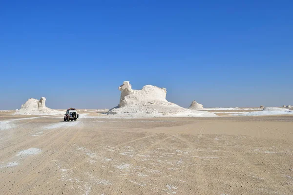 Sahara Egypten December 2008 Road Bil Visas Vita Öknen Extrem — Stockfoto