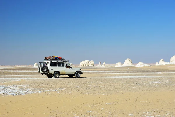 Sahara Egito Dezembro 2008 Carro Road Mostrado Deserto Branco Safari — Fotografia de Stock