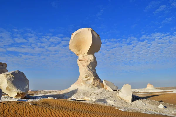 Güzel Soyut Doğası Kaya Oluşumları Western Beyaz Çöl Sahara Heykel — Stok fotoğraf