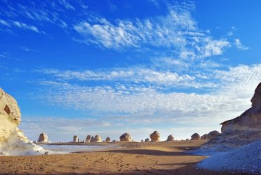 Güzel çöl sahne. Soyut doğa kaya oluşumları Western beyaz çöl, Sahara Heykel Sergisi. Mısır. Afrika