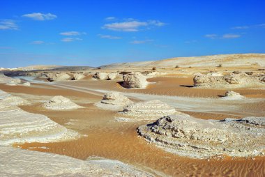 Güzel çöl manzara. Western beyaz çöl, Sahara. Mısır. Afrika. El - Khiyam. Çadır Vadisi