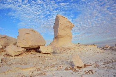 Güzel soyut doğası kaya oluşumları aka heykeller Western beyaz şafak, Sahara çöl. Mısır. Afrika