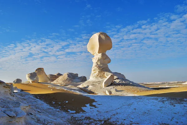 Güzel Soyut Doğası Kaya Oluşumları Western Beyaz Çöl Sahara Heykel — Stok fotoğraf