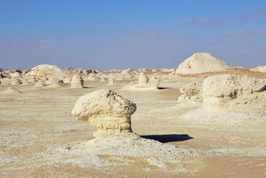 Güzel çöl manzara. Western beyaz çöl, Sahara. Mısır. Afrika. El-Khiyam. Çadır Vadisi