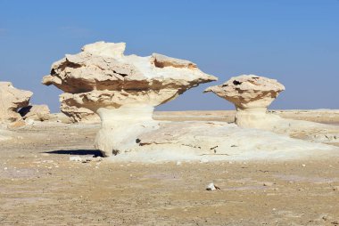 Güzel çöl manzara. Western beyaz çöl, Sahara. Mısır. Afrika. Aish El - Ghorab. Mantar çöl