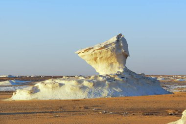 Güzel soyut doğası kaya oluşumları Western beyaz güneş doğarken, Sahara çöl. Mısır