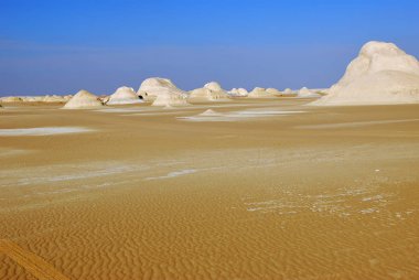 Güzel çöl manzara. Western beyaz çöl, Sahara. Mısır. Afrika. El - Khiyam. Çadır Vadisi