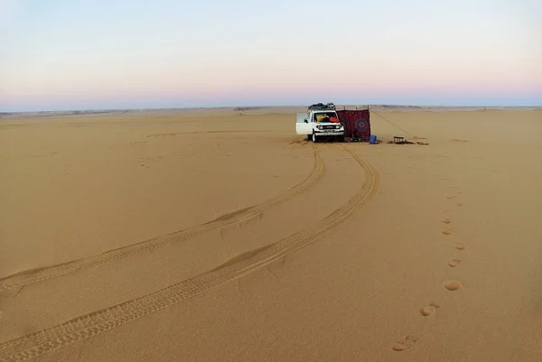 Saara Egito Dezembro 2008 Saara Desert Safari Road Estacionamento Veículos — Fotografia de Stock