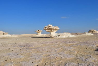 Güzel çöl manzara. Western beyaz çöl, Sahara. Mısır. Afrika. Aish El - Ghorab. Mantar çöl