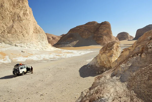 Sahara Egypten December 2008 Road Bil Visas Vita Öknen Extrem — Stockfoto