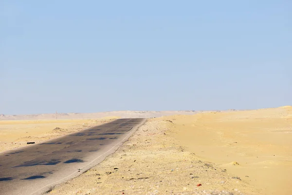 Estrada Alcatrão Longo Dunas Areia Deserto Ocidental Saara Egito África — Fotografia de Stock