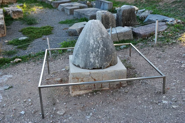 Piedra del ombligo en Delphi, Grecia — Foto de Stock