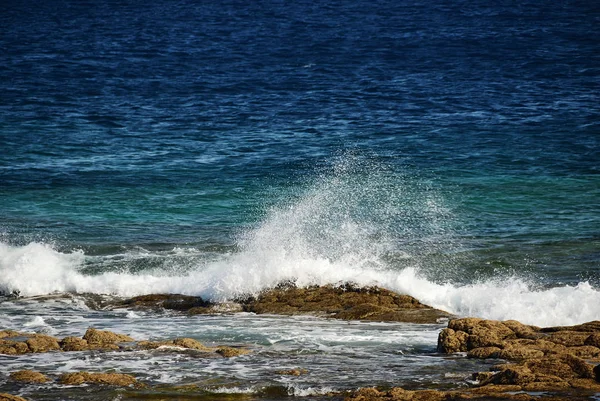 Onda oceanica. Los Hervideros Lanzarote Isole Canarie — Foto Stock