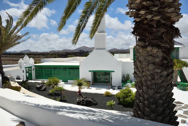 The courtyard in the spanish villa. Lanzarote — Stock Photo, Image