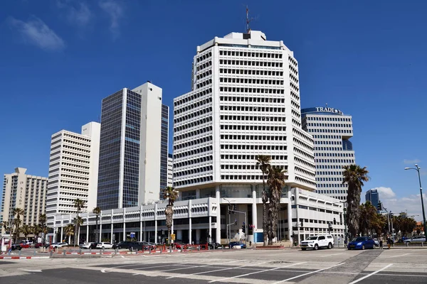 Tel Aviv promenade and Beit Textil Gibor House Trade Tower — Stock Photo, Image