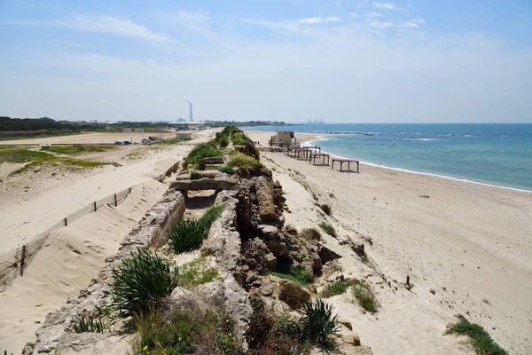 Praia de aqueduto romano Cesareia Maritima Israel — Fotografia de Stock