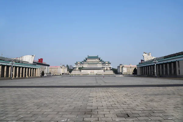 Pyongyang, Coreia do Norte. Praça Kim Il Sung — Fotografia de Stock