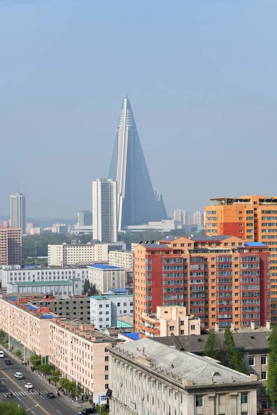 North Korea, Pyongyang. View of the city from above. Ryugyong Ho — Stock Photo, Image