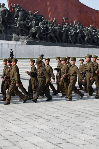 Πιονγκ Γιανγκ, Βόρεια Κορέα. Πιονγκγιάνγκ. Οι στρατιώτες — Φωτογραφία Αρχείου