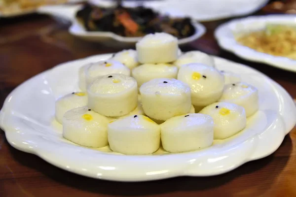 Cuisine nord-coréenne. Sultteok - gâteau de riz ou Jeungpyeon — Photo