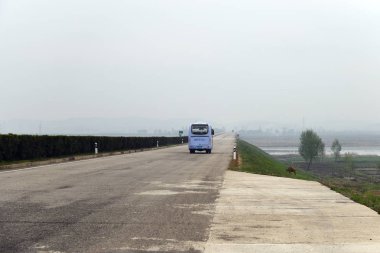 Kuzey Kore. Kırsal yol