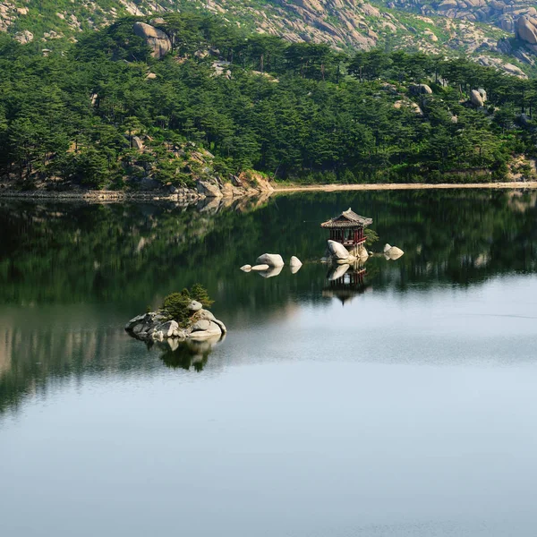 Samilpo lago paisaje. Corea del Norte —  Fotos de Stock