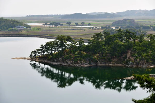 Пейзаж озера Самильпо. КНДР — стоковое фото