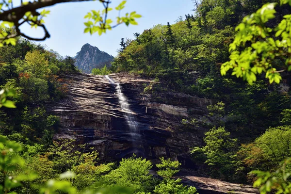 Coreia do Norte. Montanhas. Mt.Kumgang. Kuryong Falls — Fotografia de Stock