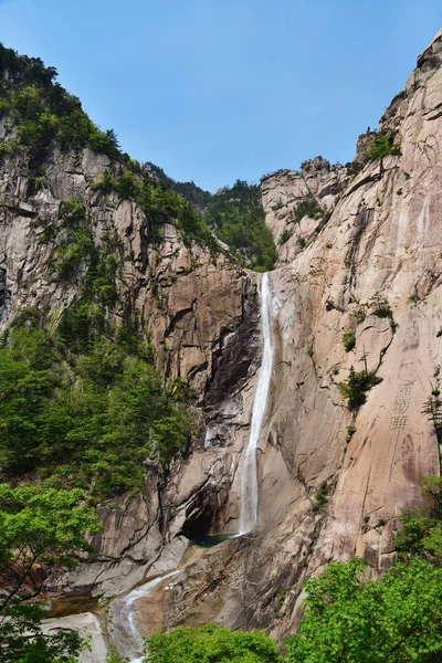 Corea del Norte. Montañas de diamantes. Monte Kumgang. Caídas del Kuryong —  Fotos de Stock