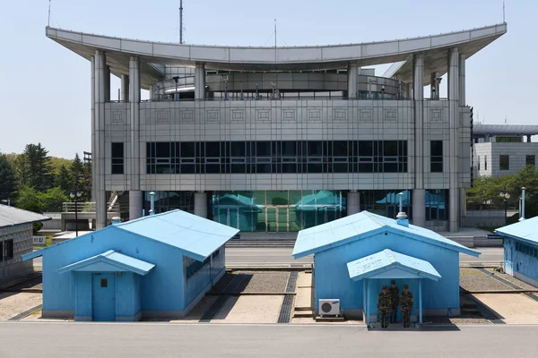 Nordkoreanska. Avgränsningen fodrar mellan södra och norr Kore — Stockfoto