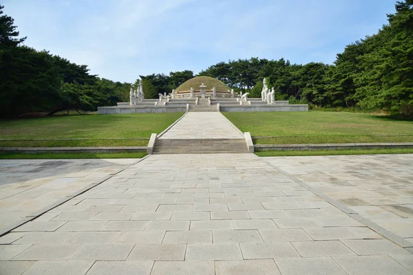 Північна Корея. Могила царя Ванґгона — стокове фото