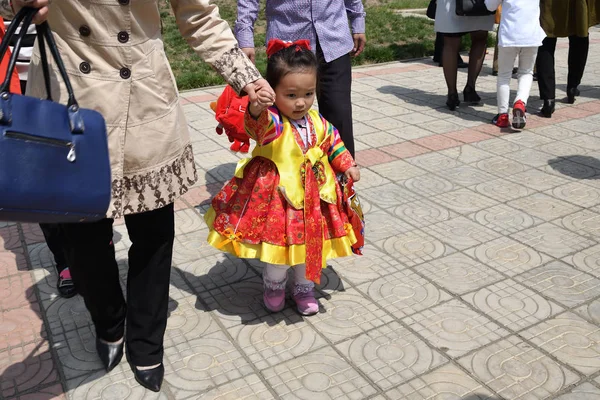 Пхеньян, Северная Корея. Маленькая девочка — стоковое фото
