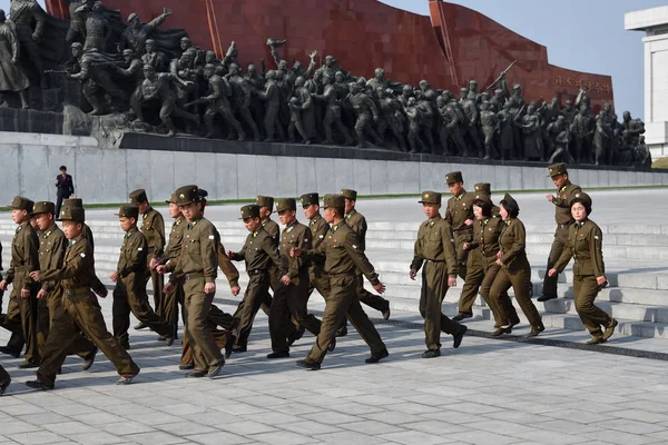 Pyongyang, Coreia do Norte. Pyongyang. Soldados. — Fotografia de Stock