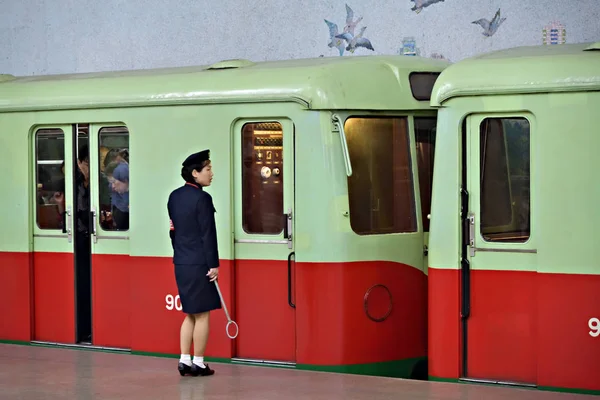 प्योंगयांग, उत्तर कोरिया। मेट्रो स्टेशन — स्टॉक फ़ोटो, इमेज