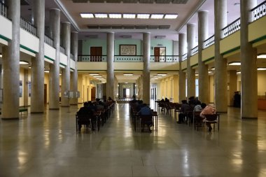 Pyongyang, Kuzey Kore. Kütüphanedeki kişiler