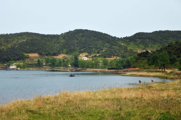 Paisaje del lago Sijung-ho. Corea del Norte —  Fotos de Stock