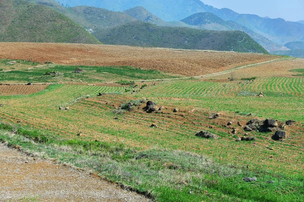 Сельский пейзаж КНДР — стоковое фото