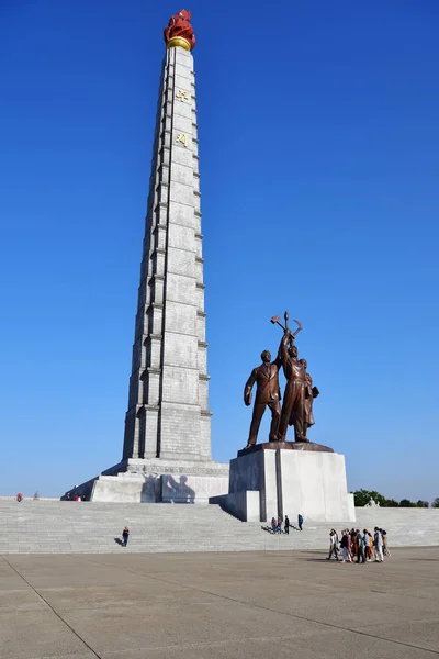 주체탑과 동상, 평양, 북한 — 스톡 사진