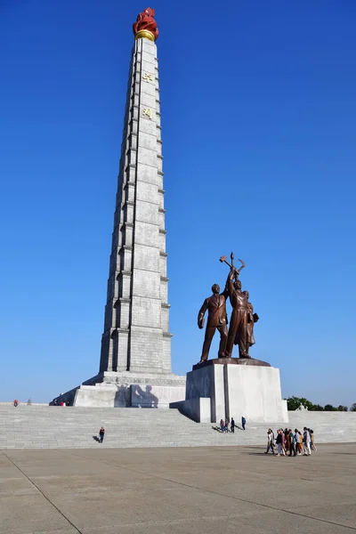 Věž a socha juche, Pchjongjang, Severní Korea — Stock fotografie