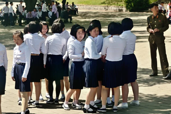 Pyongyang, Corea del Norte. Chicas. — Foto de Stock