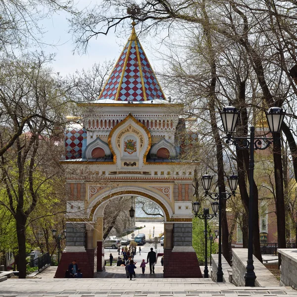 Arco do Príncipe Nicolau (Arco do Triunfo Nikolai) em Vladivostok — Fotografia de Stock