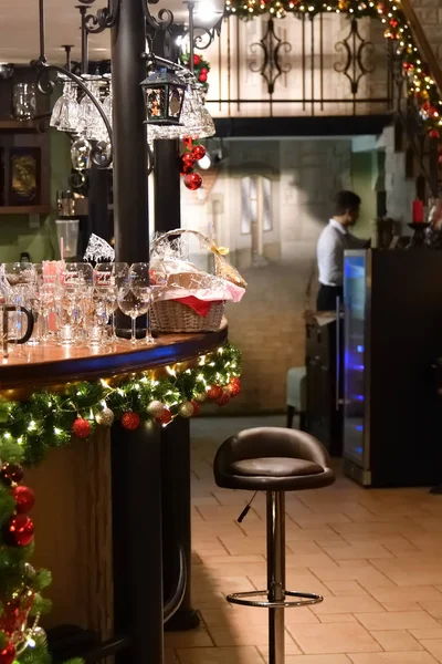 Intérieur du restaurant à la nuit de Noël — Photo